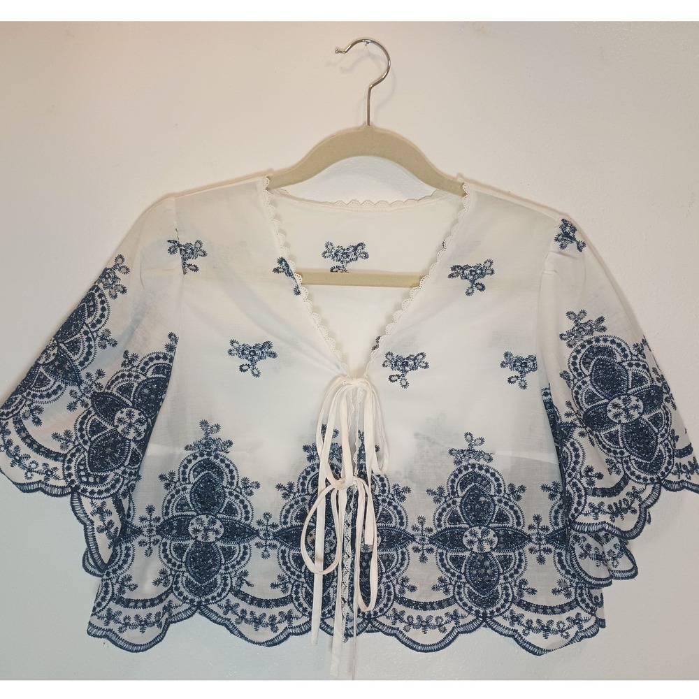 White Navy Blue Embroidered Tie Front Cropped Blouse Top Size M Modern Prairie